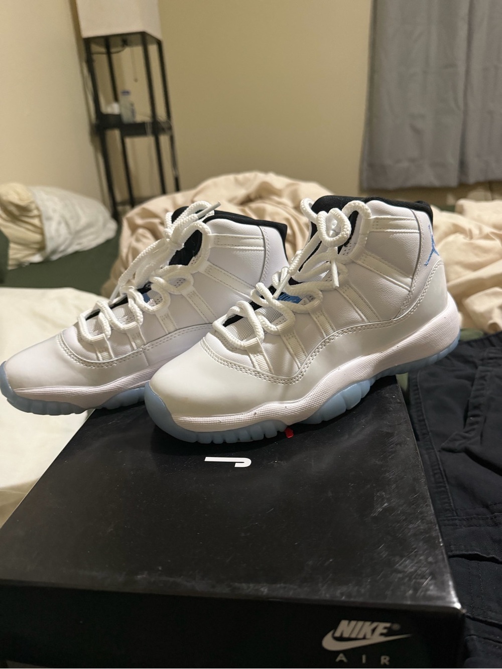 Jordan Retro 11 Low - legend blue. 5 y or 7 w - Picture 2 of 6